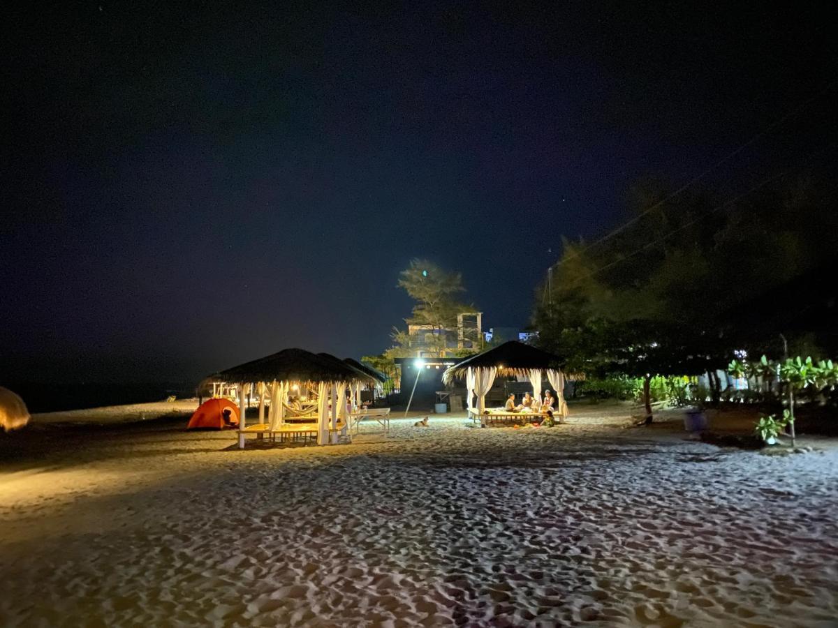 Club Monet Beachfront Resort By Cocotel Cabangan Екстер'єр фото