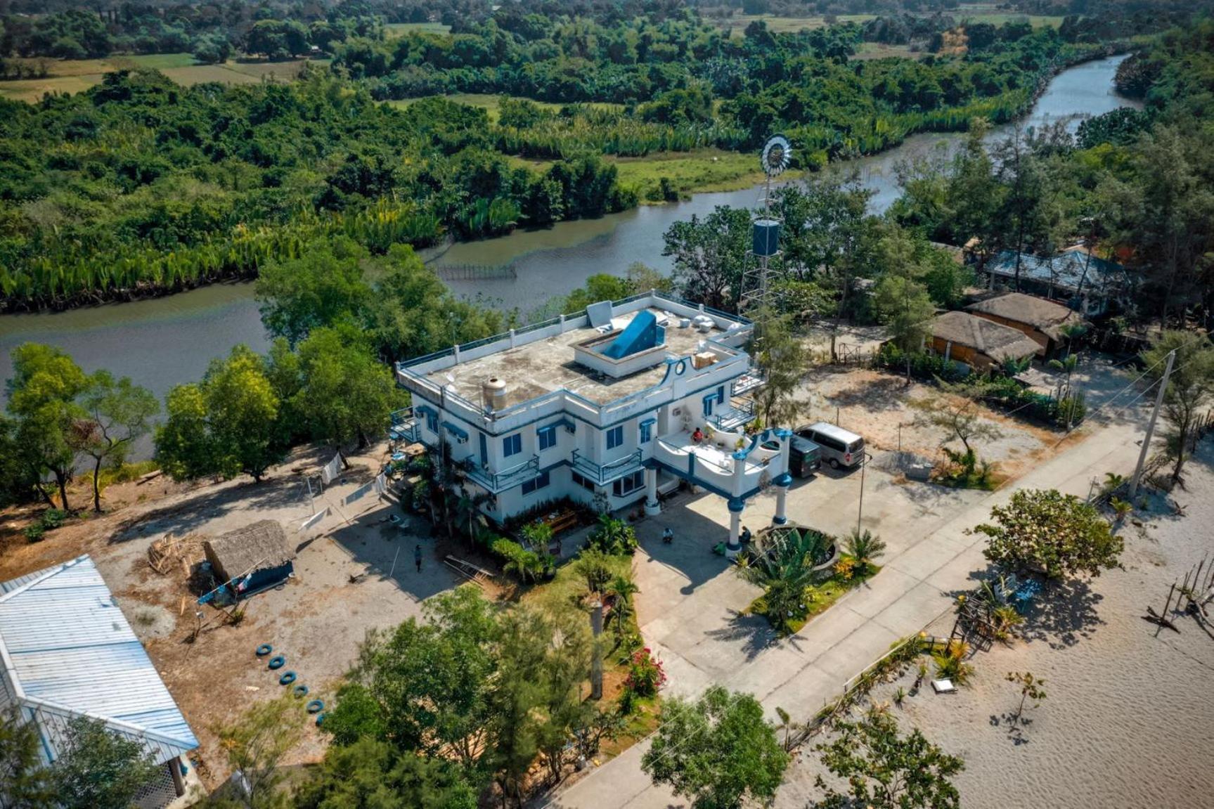 Club Monet Beachfront Resort By Cocotel Cabangan Екстер'єр фото