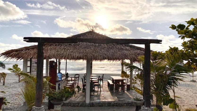 Club Monet Beachfront Resort By Cocotel Cabangan Екстер'єр фото