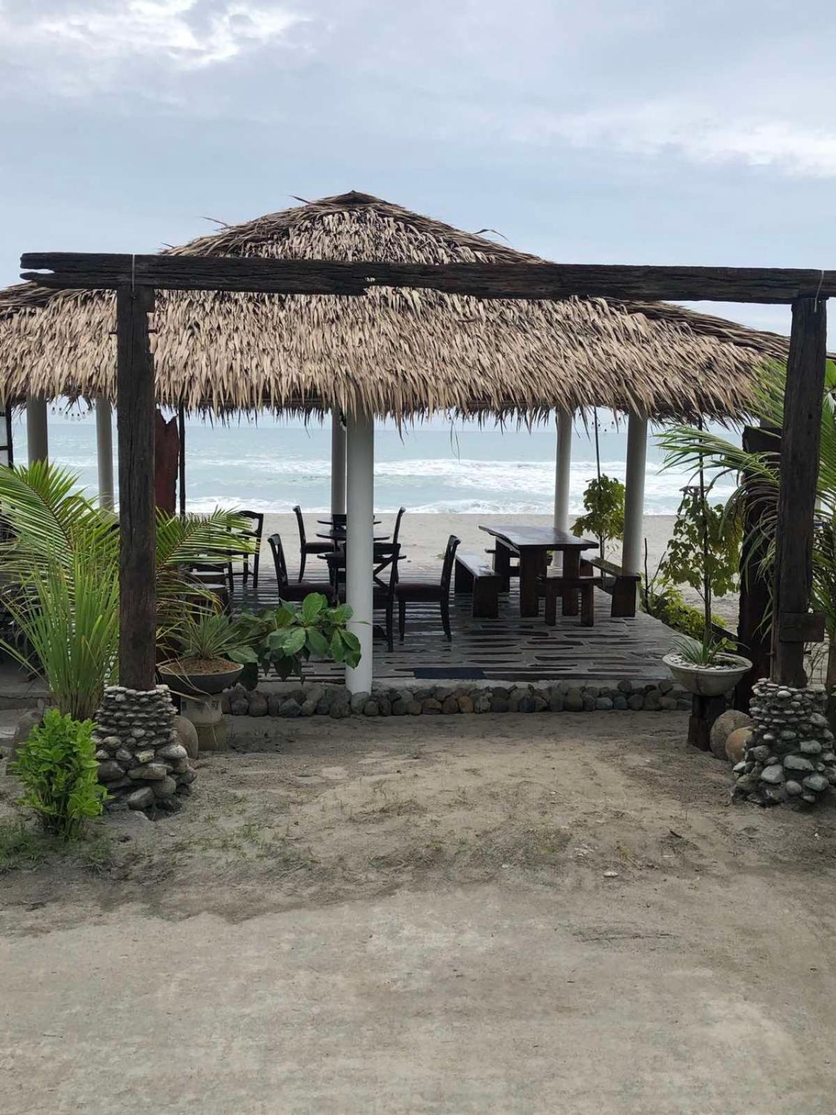 Club Monet Beachfront Resort By Cocotel Cabangan Екстер'єр фото