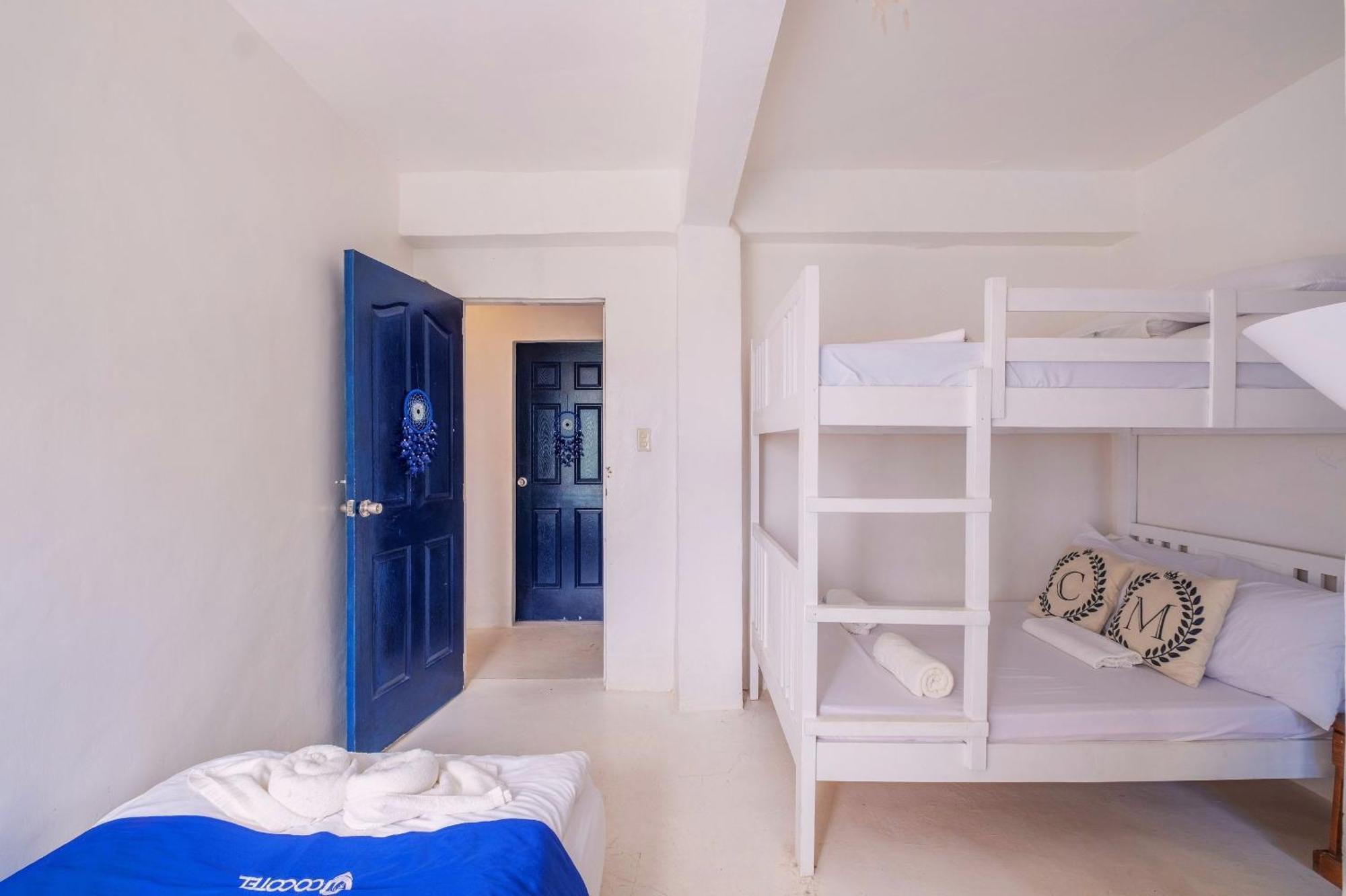 Club Monet Beachfront Resort By Cocotel Cabangan Номер фото