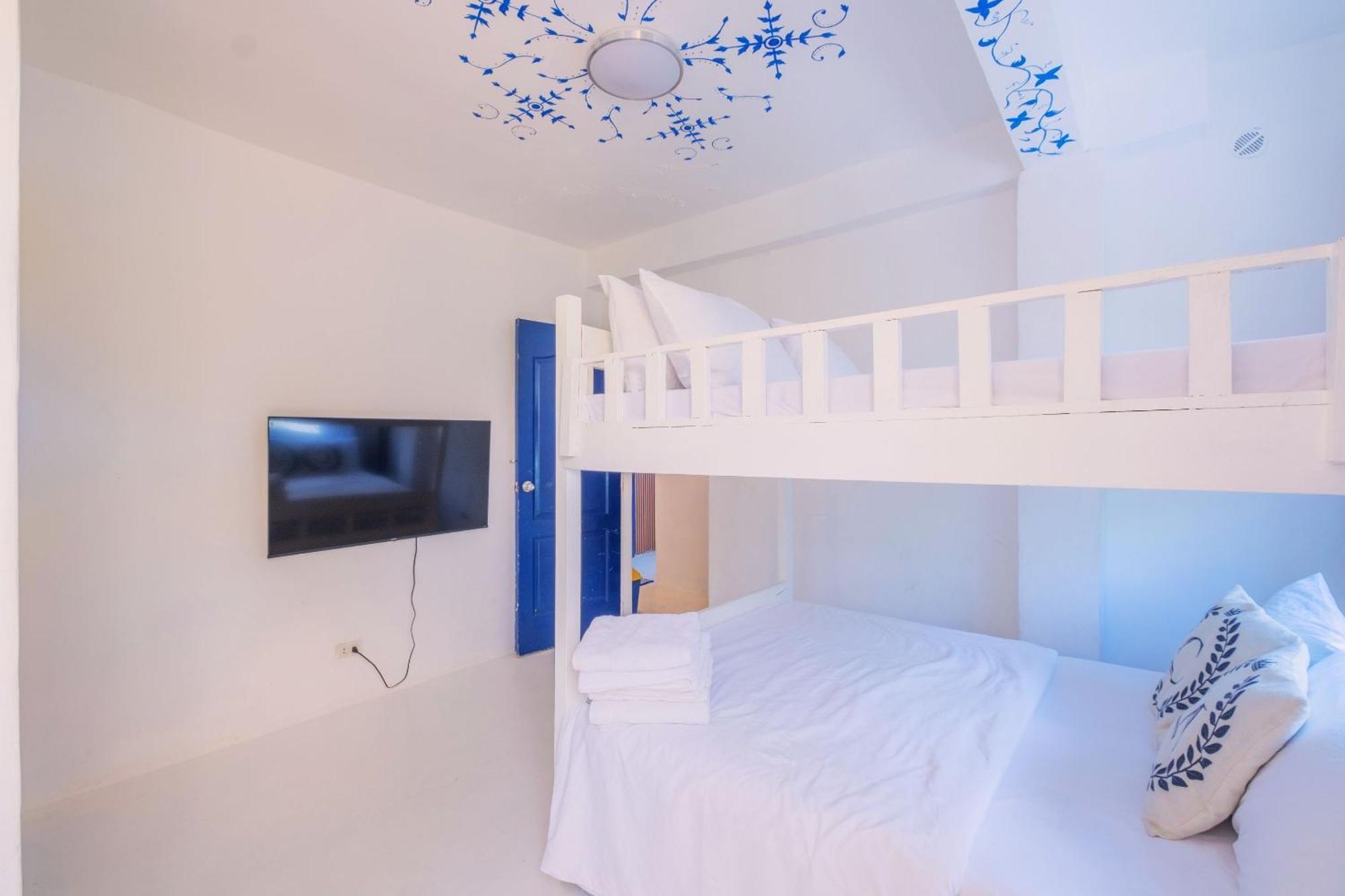 Club Monet Beachfront Resort By Cocotel Cabangan Номер фото